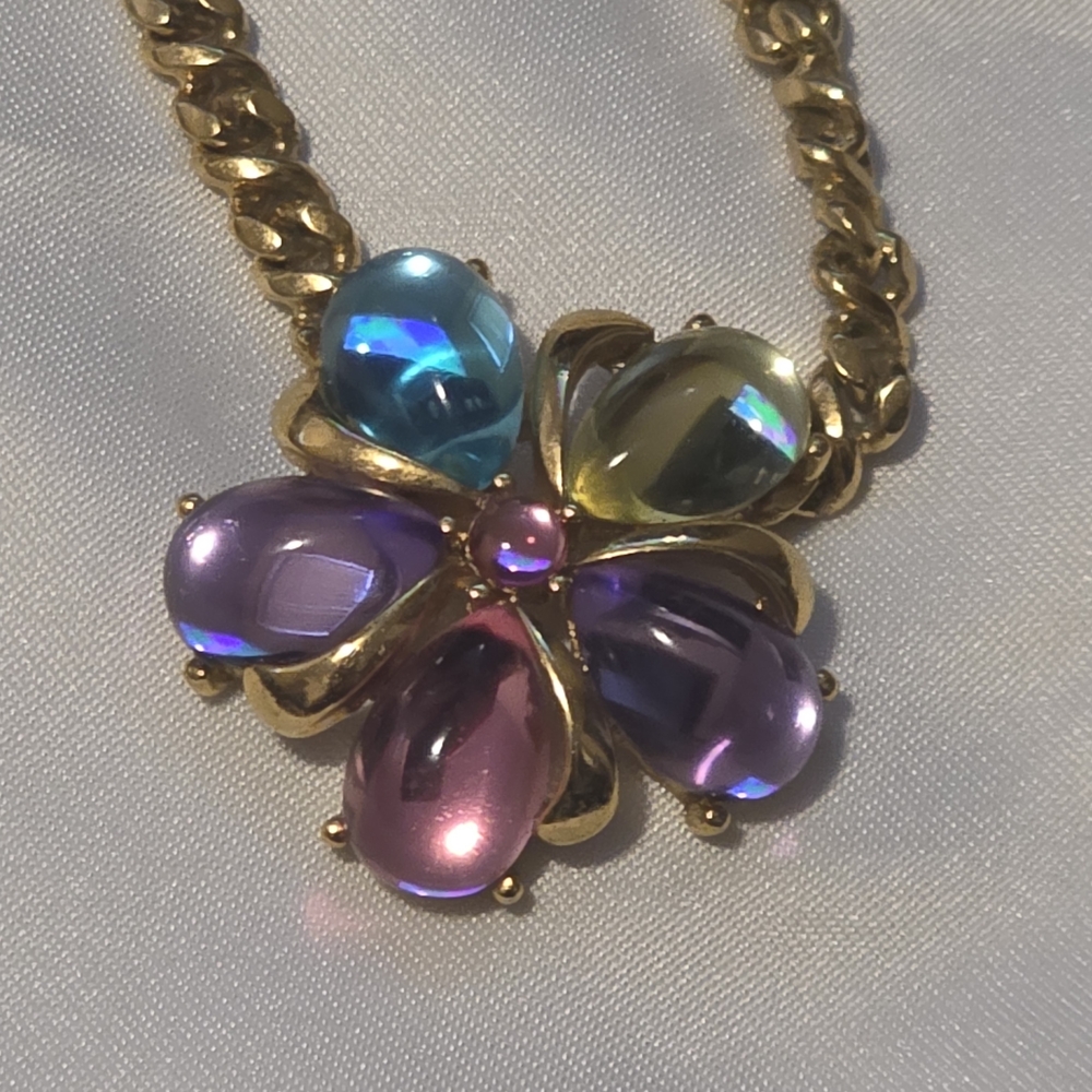 Trifari VINTAGE Gold Flower Pendant Necklace with Multicolor Teardrop Stones